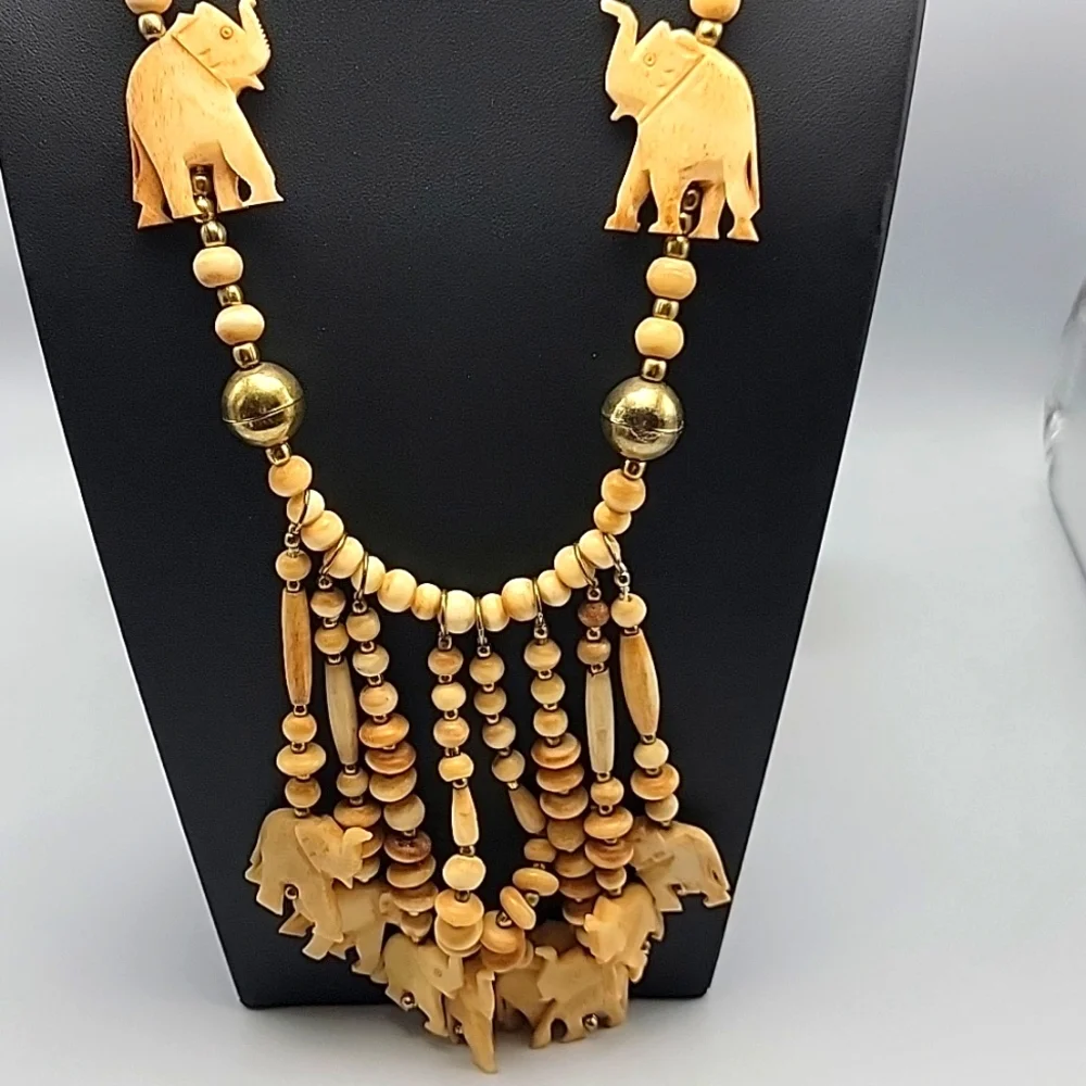 VTG Statement Tribal Bone Bovine Elephant Charm Beaded Gold Tone Necklace Ethnic